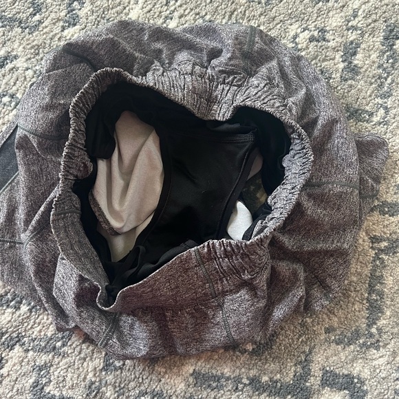 Lululemon Gray Size 8 Women’s Shorts - Picture 6 of 6